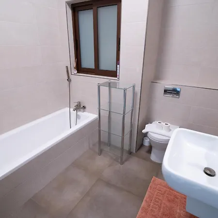 A Lovely 1br In With Wifi & Ac By 360 Estates Lägenhet